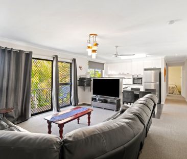 Available Now - Spacious 3 Bedroom Unit in Prime Location - Photo 2