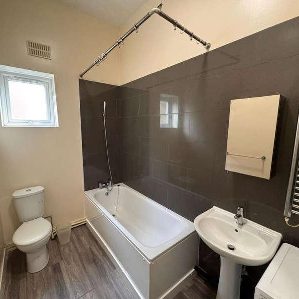 Eldon Park, London, SE25 - Photo 1