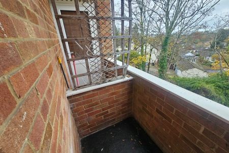 Runnymede Court, West End, SOUTHAMPTON - Photo 5