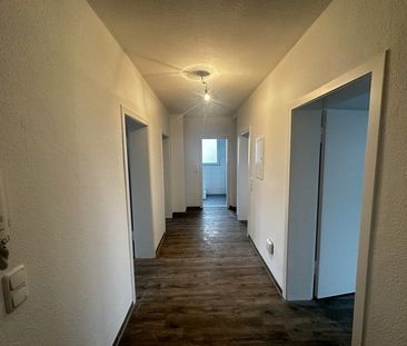 Renovierte 3,5 Zimmer Wohnung mit Balkon ! - Foto 4