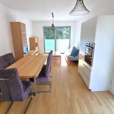 Koffer packen & einziehen - Ihr Rundum-Sorglos-Paket: Erstbezug, moderne 3-Zimmer-Wohnung mit 2 Balkonen, stilvoller Möblierung & moderner Haustechnik - Photo 1