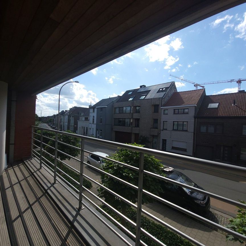 Tweeslaapkamerappartement met garageplaats in rustige buurt dichtbij UZ Gent. - Photo 1