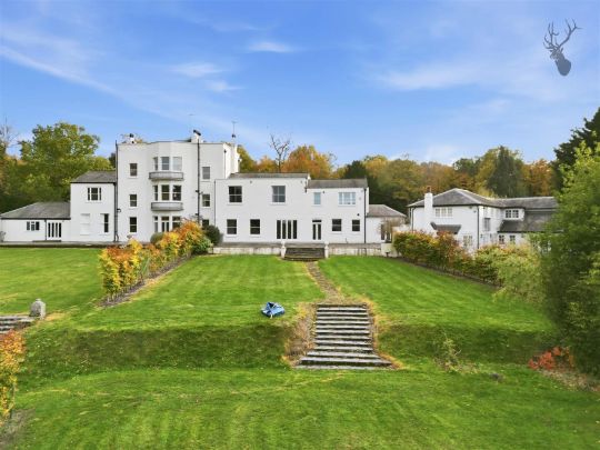 4 Bedroom Manor House - Photo 1