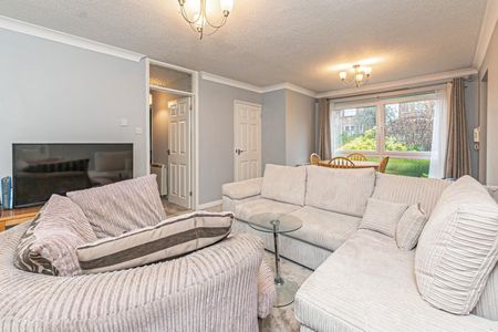 2 bedroom Flat To Let - Photo 2