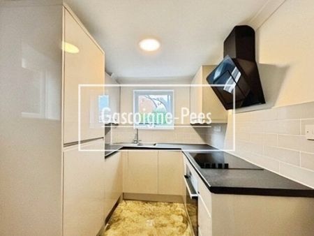 Hatch Warren, Basingstoke, RG22 - Photo 3