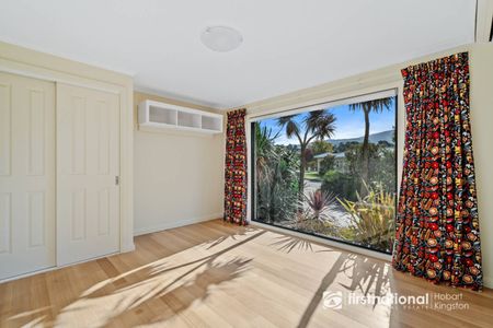 Family Home with Spacious Living - Photo 3