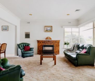 3 Bed, 1 Bath - Photo 4