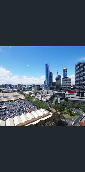 Living in the heart of Melbourne CBD - Photo 1