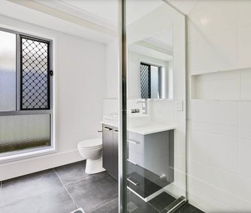 Family Living - 4 Bedroom + Media + Air Conditioning - Photo 1