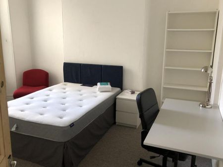 6 bedroom house to rent - Photo 3