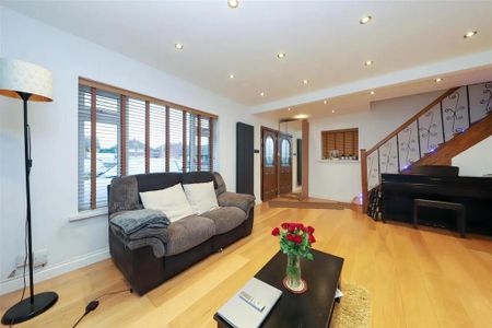 4 bedroom end of terrace house to rent - Photo 3