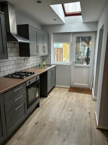 3 bedroom terraced house to rent - Photo 2