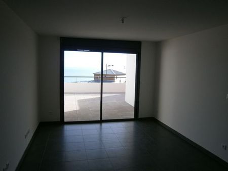 Location Appartement 2 pièces 43m² ST DENIS 97400 - Photo 5