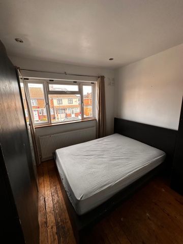 Room in a Shared House, Carlyon Road, HA0 - Photo 2
