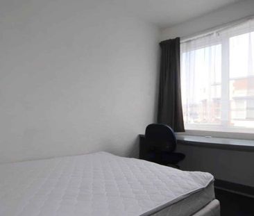 Central City Convenience – Walk to Uni - Photo 2