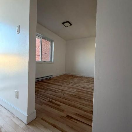 Beau logement 4,5 rénové à quelques pas du bord de l'eau - Photo 3
