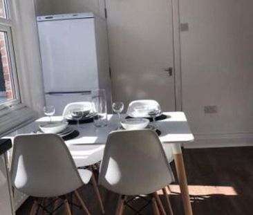 1 bedroom in a flat share to rent - Photo 6