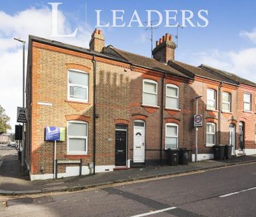 1 bedroom in a house share to rent - Photo 2