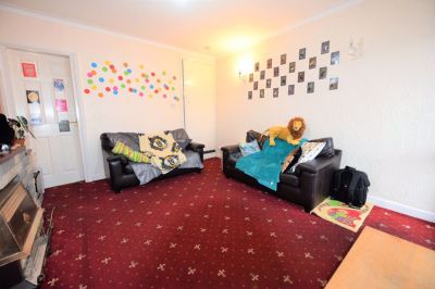 2 bedroom House in Manor Avenue, Leeds - Photo 1