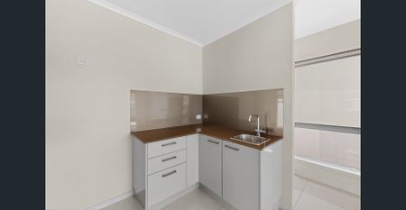 Modern Dual-Living Home with Park Views in Prime Birtinya Location - Photo 2