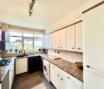 3 Bed Semi-Detached House, Station Road, NW4 - Photo 2