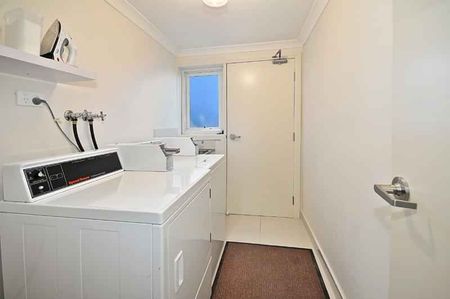 Room 13 (Ensuite) - Photo 4