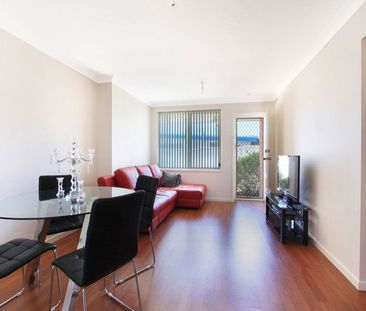 Immaculate 2 bedroom villa - Photo 1