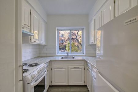 2400 Van Horne Street - Photo 4