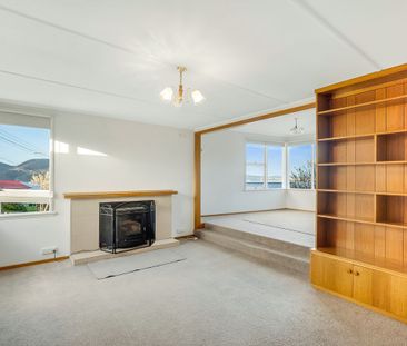 Large Family Home - Photo 4