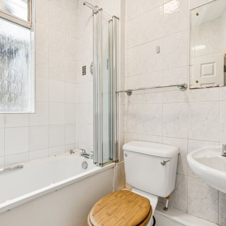 Clonmore Street, London, SW18 - Photo 1