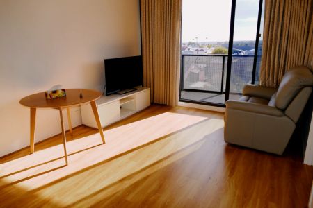 1Bedrooms, 1Bathrooms - Photo 2