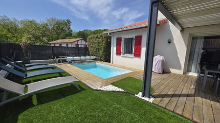 Location Maison 5 pièces 113m² LAHONCE 64990 - Photo 3