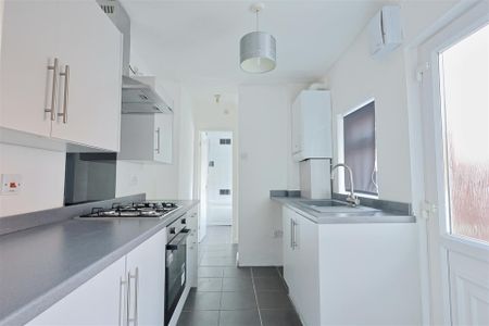 2 bedroom Flat to rent in Hewitson Terrace, Felling, Gateshead - Photo 2