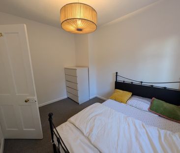 Room in a Shared House, Greestead Gardens, SW15 - Photo 6