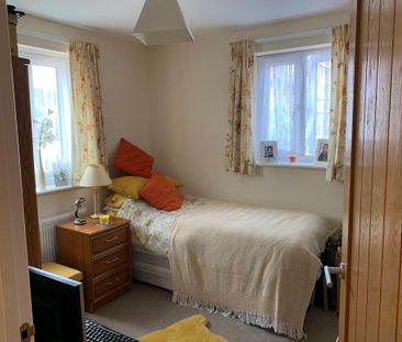 2 bedroom ground floor flat to rent - Photo 2