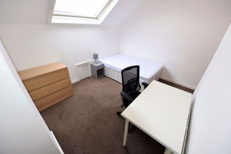 4 bedroom House in Hyde Park, Leeds - Photo 5