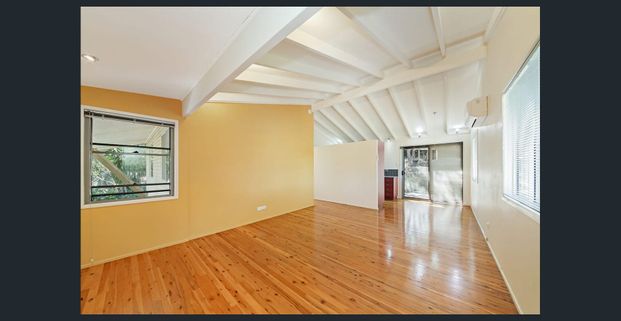 Spacious 3 Bedroom Home with Double Garage in Ferny Hills - Photo 1