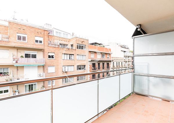 Furnished apartment for rent in Viladomat Street, Eixample Esquerra