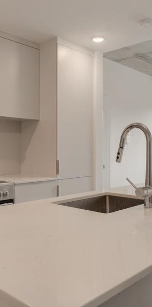 1 Bedroom - 5227 Boulevard Décarie, Montréal - Photo 1