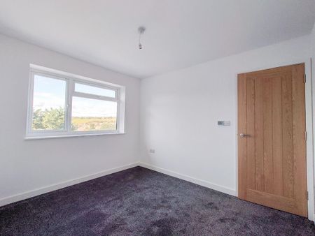 5 bedroom detached house to rent - Photo 2