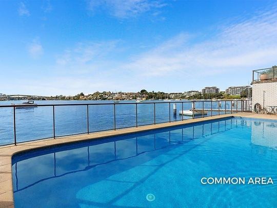 Three Bedroom Waterfront Apartment with Sensational Outlook - Photo 1