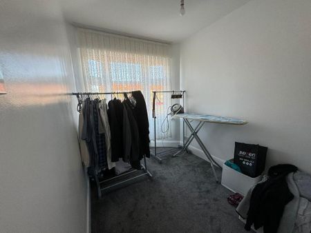 3 bedroom end of terrace house to rent - Photo 4