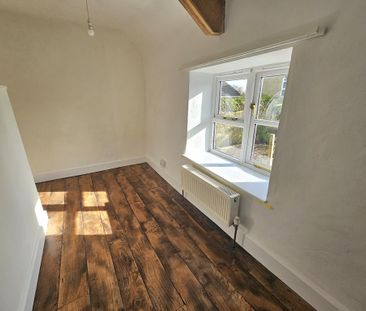 2 bedroom end of terrace house to rent - Photo 5