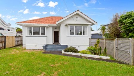 Hillsborough living! - Photo 2