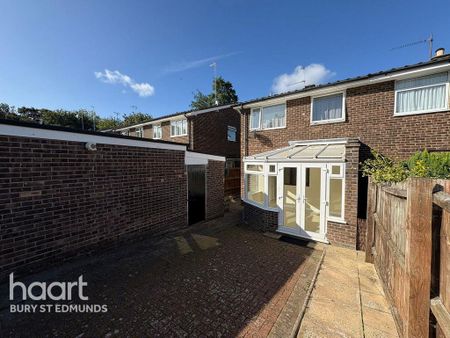3 bedroom semi-detached house to rent - Photo 2