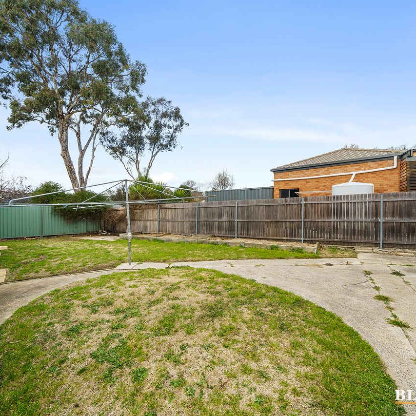"Family-Friendly Home in Prime Karabar Location " - Photo 1