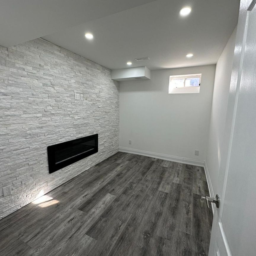 For Lease - 16 Napoleon Crescent Unit# ( lower level ), Brampton, Ontario - Photo 1