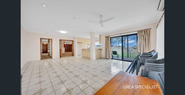 Charming Home on Spacious Block in Werribee! - Photo 1