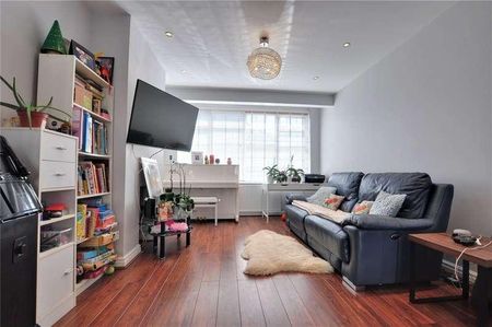 Shortwood Avenue, Staines-upon-thames, Surrey, TW18 - Photo 2