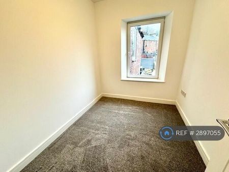 3 bedroom flat to rent - Photo 2